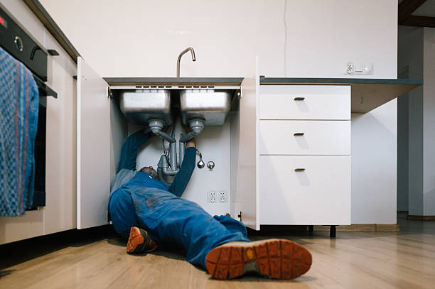 Professional Emergency Plumber technician working in North Royalton, OH
